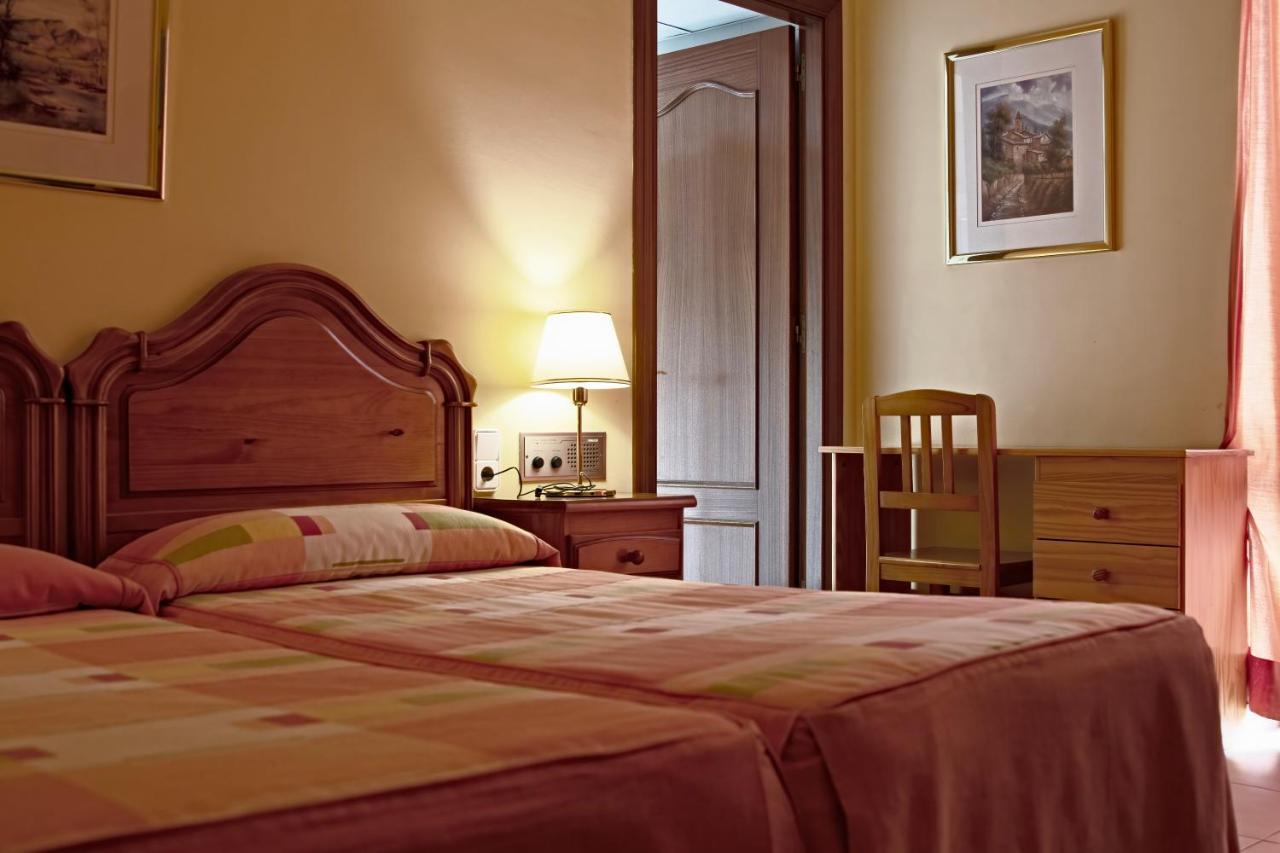 Pensio La Creu Hotel Естери д'Анеу Екстериор снимка