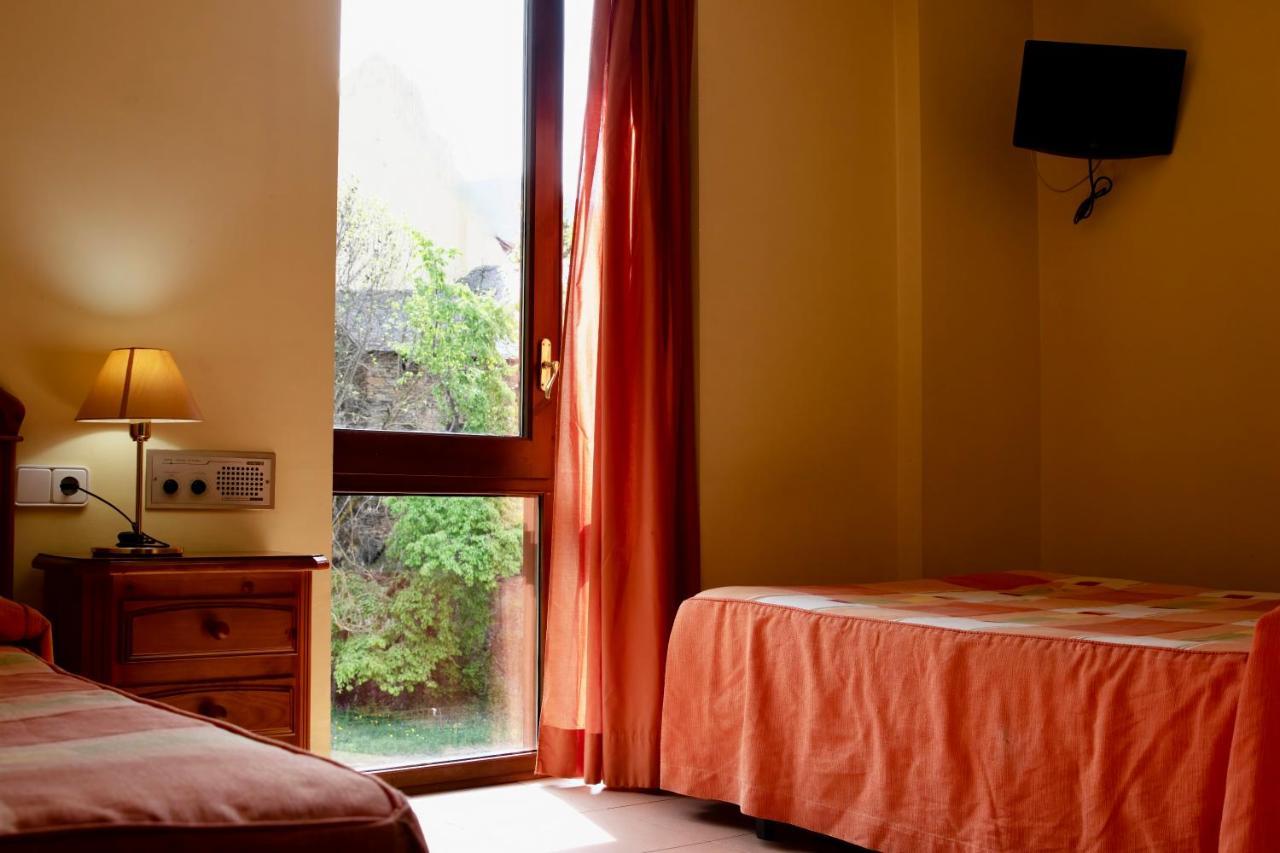 Pensio La Creu Hotel Естери д'Анеу Екстериор снимка