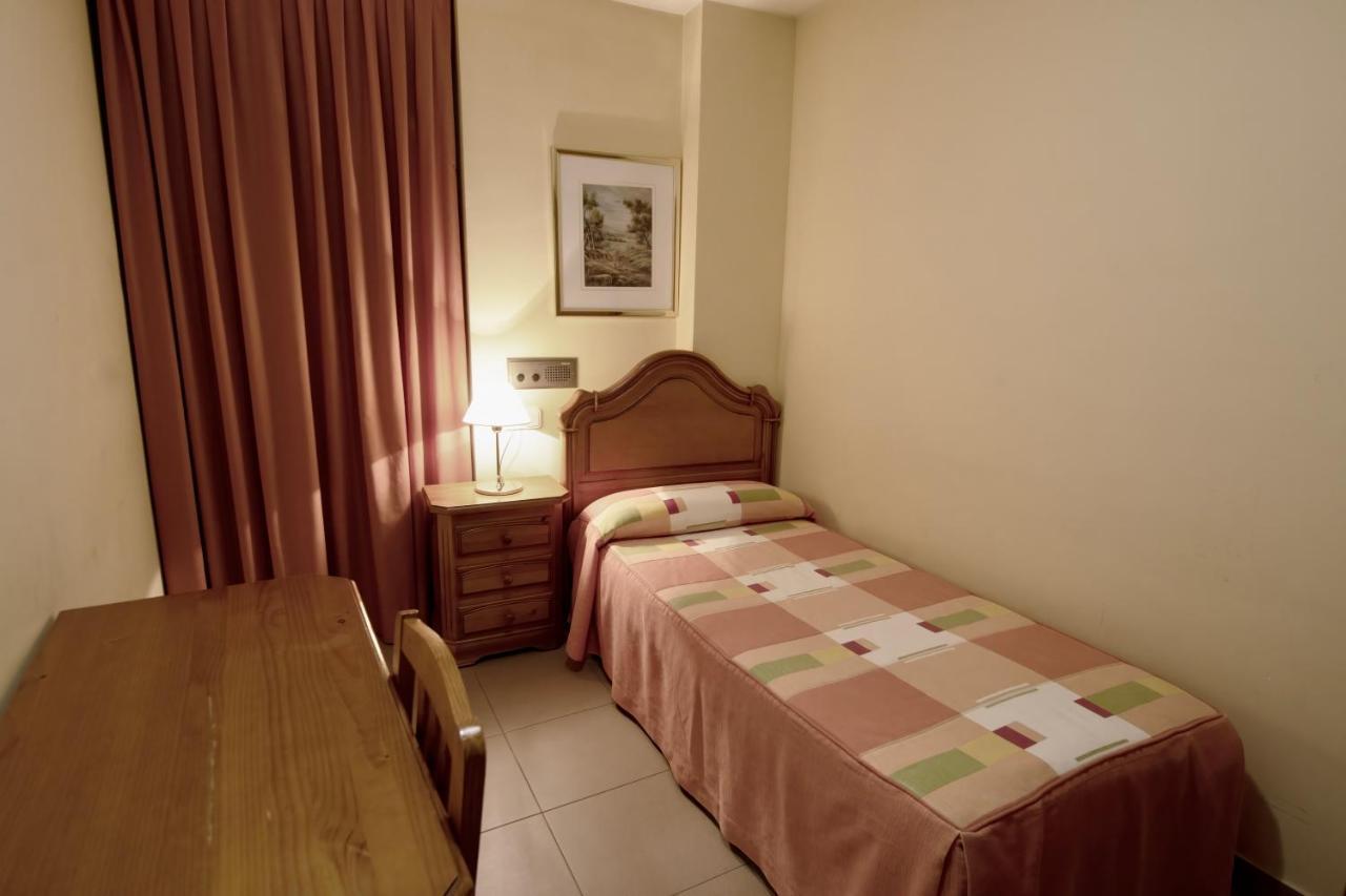 Pensio La Creu Hotel Естери д'Анеу Екстериор снимка