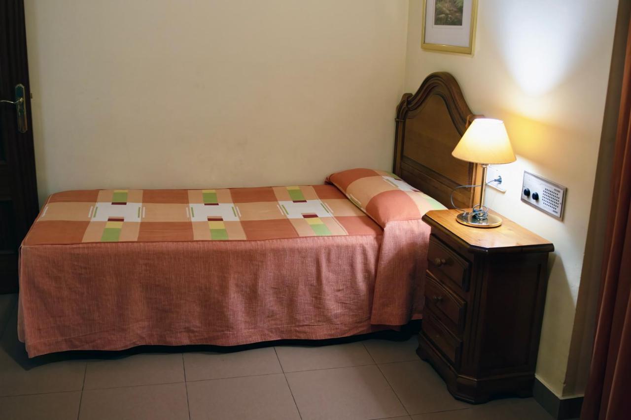 Pensio La Creu Hotel Естери д'Анеу Екстериор снимка