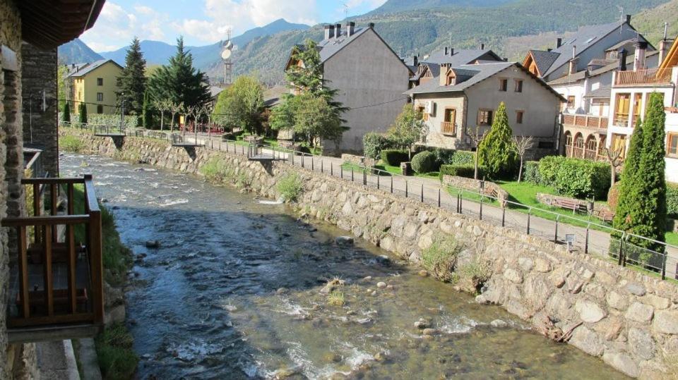 Pensio La Creu Hotel Естери д'Анеу Екстериор снимка