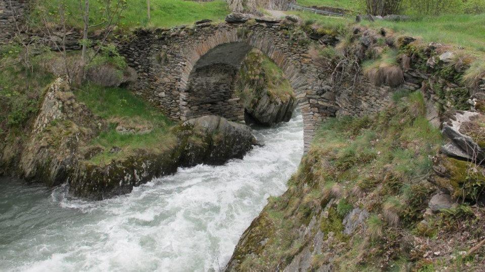 Pensio La Creu Hotel Естери д'Анеу Екстериор снимка